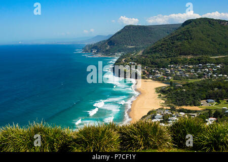 Blick auf die Küste von Stanwell Park von Bald Hill Lookout, New South Wales, Australien Stockfoto