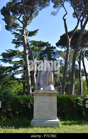 Rom, die berühmten und herrlichen Kiefern der Villa Borghese, in öffentlichen Gärten im Zentrum der Stadt. Stockfoto