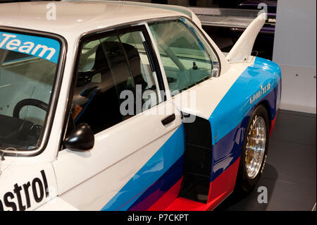 BMW 320 BMW Junior Team, race car Group 5 in 1977, CAI, kalte Luft ansaugen, hinteren Kotflügel, Detail der breite Kotflügel, racing, Motorsport Stockfoto