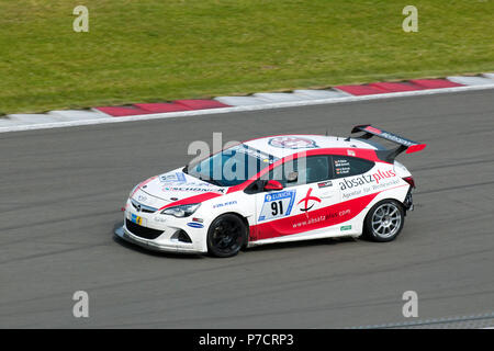 Opel Astra J OPC, Nürburgring 24h Rennen 2017, Motorsport, Long Distance Race, Kurven, Rennstrecke, Eifel, Rheinland-Pfalz, Deutschland, Europa Stockfoto