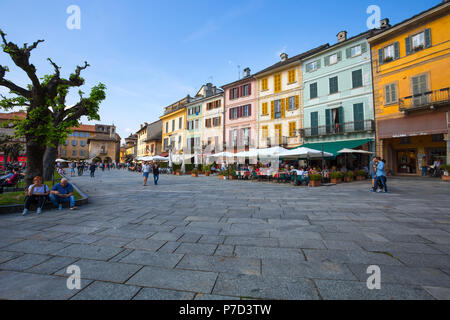 ORTA San Giulio, Italien, 25. April 2018 - Blick auf das Zentrum von Orta San Giulio, Novara Provinz, Ortasee, Italien. Stockfoto