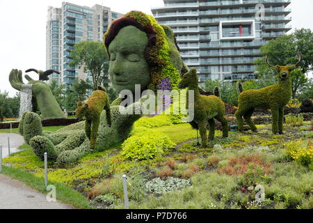 Anlage Skulptur Mutter Erde mit modernen Gebäuden hinter, Mosaicanada Ausstellung, Gatineau, Provinz Quebec, Kanada Stockfoto