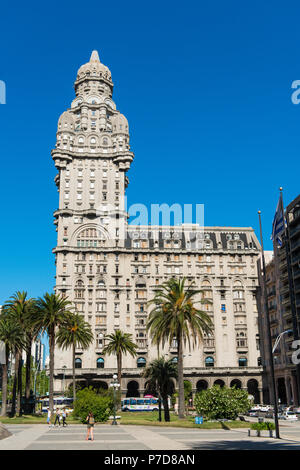 Palacio Salvo im Art Deco Stil, der Plaza de la Independencia, Montevideo, Uruguay Stockfoto