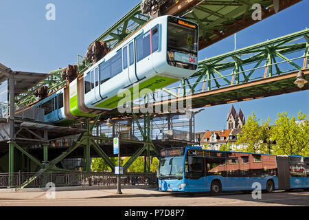 Schwebebahn, WSW GTW Generation 15, am Bahnhof Oberbarmen, Wuppertal, Bergisches Land, Nordrhein-Westfalen Stockfoto