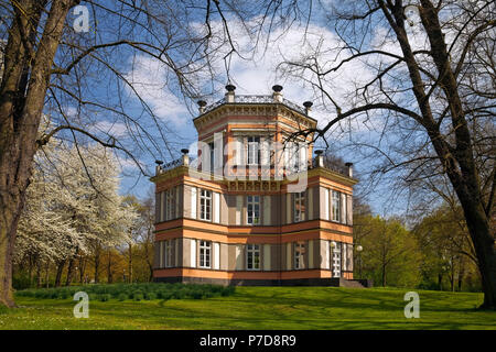 Haus Greiffenhorst im Frühjahr, Krefeld, Niederrhein, Nordrhein-Westfalen, Deutschland Stockfoto