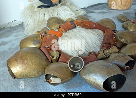 Kuhglocken, sardischen Karneval, Ottana Dorf, Sardinien, Italien Stockfoto