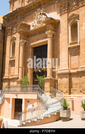 Italien Sizilien Agrigent Altstadt Piazza L Pirandello Kirche Chiesa San Dominico prachtvolle barocke Fassade elegante Treppe statue Madonna del Rosario 17 c Stockfoto