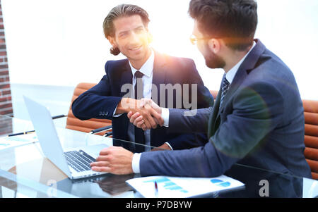 Handshake Geschäftspartner nach Besprechung Stockfoto