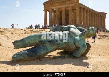 Italien Sizilien Agrigento Valle dei Templi Tal der Tempel gebaut 430 V.CHR. von Siedlern aus Gela Tempio della Concordia Tempel von Concord Ikarus Stockfoto