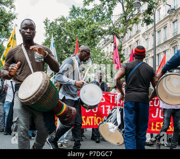 Paris, Frankreich, 1. Juni 2018: Frankreich hat rund 200.000 bis 400.000 illegale Einwanderer, die sans papiers oder keine Papiere bekannt. Die Migranten fordern o Stockfoto