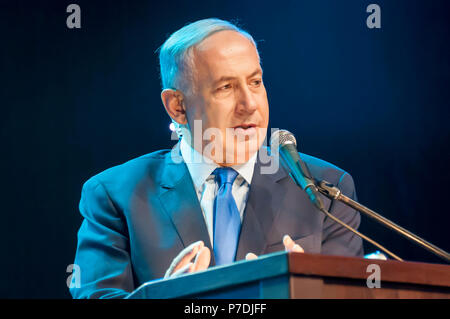 JERUSALEM, Israel. Juni 14, 2016. Israelischer Ministerpräsident Benjamin Netanjahu geben eine Adresse an Menschen der Kanal 9' des Jahres 2016" Preisverleihung. Stockfoto