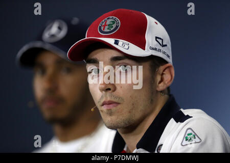 Alfa Romeo Sauber Charles Leclerc in der FIA pressconference während der paddock Tag des Grand Prix von Großbritannien 2018 in Silverstone Circuit, Towcester. Stockfoto