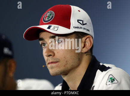 Alfa Romeo Sauber Charles Leclerc in der FIA pressconference während der paddock Tag des Grand Prix von Großbritannien 2018 in Silverstone Circuit, Towcester. Stockfoto