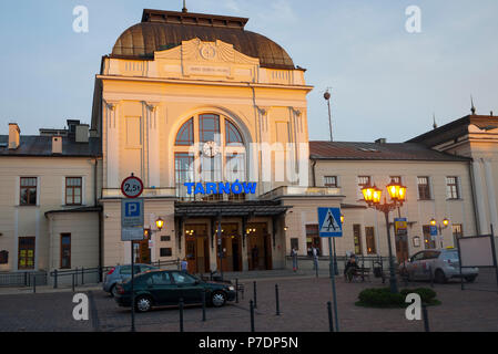 Tarnow Bahnhof im Abendlicht. Tarnow, Süd-ost Polen, Europa. Stockfoto