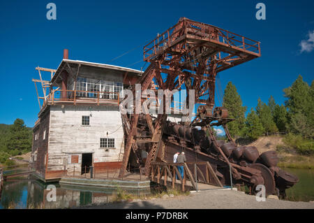 Boom mit Eimern an historischen gold-Mining Bagger in Sumpter in Blue Mountains, Oregon, USA Stockfoto