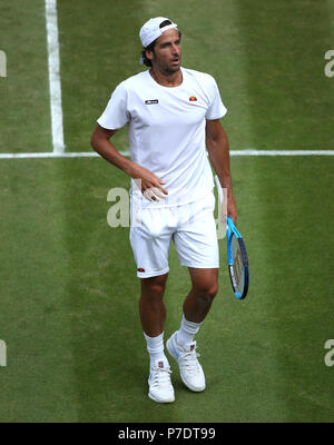 Juan Martin Del Potro (links) feiert seinen Sieg gegen Feliciano Lopez am Tag vier der Wimbledon Championships in der All England Lawn Tennis und Croquet Club, Wimbledon. PRESS ASSOCIATION Foto. Bild Datum: Donnerstag, Juli 5, 2018. Siehe PA Geschichte TENNIS Wimbledon. Photo Credit: Steven Paston/PA-Kabel. Einschränkungen: Nur für den redaktionellen Gebrauch bestimmt. Keine kommerzielle Nutzung ohne vorherige schriftliche Zustimmung der AELTC. Standbild nur verwenden - keine bewegten Bilder zu emulieren. Keine Überlagerung oder Entfernung von Sponsor/ad Logos. +44 (0)1158 447447 für weitere Informationen. Stockfoto