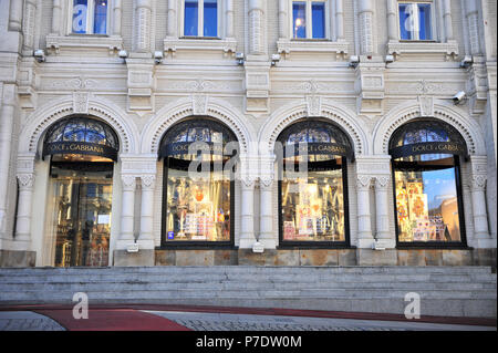 Moskau, Russland - Mai 08: Fassade von Dolce und Gabbana Flagship Store in Moskau am 8. Mai 2018. Dolce und Gabbana ist eine weltberühmte Luxus mode Marke Stockfoto