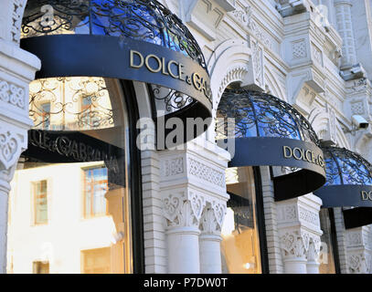 Moskau, Russland - Mai 08: Fassade von Dolce und Gabbana Flagship Store in Moskau am 8. Mai 2018. Dolce und Gabbana ist eine weltberühmte Luxus mode Marke Stockfoto