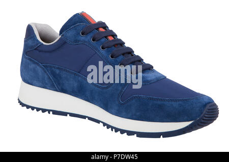 Sport Schuhe isoliert auf Weiss. Komfortable blaue Schuhe sportliche auf weißem Hintergrund. Stockfoto