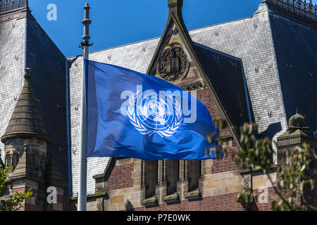 Un-Flagge vor dem Internationalen Gerichtshof Freedom Palace Den Haag Niederlande Stockfoto