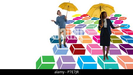 Der Mann und die Frau zu Fuß auf bunte geometrische Muster mit Sonnenschirmen Stockfoto