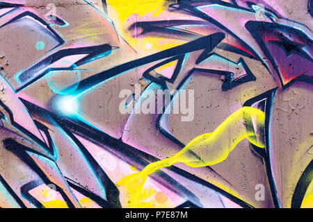 MINSK, Weißrussland - 13. APRIL 2018: Street Art Graffiti Wand Hintergrund. moderne helle Straße Kultur Stockfoto