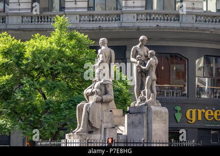 Roque Saenz Pena Denkmal an Plazoleta Ciriaco Ortíz Square - Buenos Aires, Argentinien Stockfoto