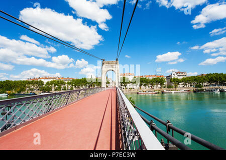 Leeren Gehweg der Gateway College Bridge in Lyon Stockfoto