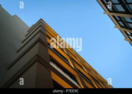 Athen, Griechenland - 31. März 2018: Electra Metropole Hotel Fassade, Low Angle View Stockfoto