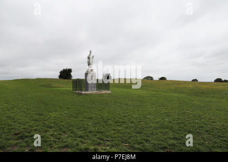 Der Hügel von Tara, in der Nähe des Flusses Boyne entfernt, und ist ein archäologischer Komplex, der zwischen Navan und Dunshaughlin in der Grafschaft Meath, Irland läuft. Es con Stockfoto