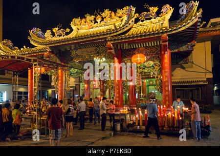 Kerzen brennen mit Chinesischer Tempel, Chinatown, Bangkok, Thailand Stockfoto