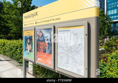 Manchester Metrolink Netzwerk Karte Zeichen an MediaCityUK Stockfoto