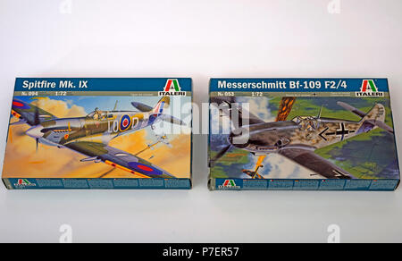 Ibg Spitfire Mk IX und Messerschmitt Bf-109 Modell Flugzeuge Stockfoto