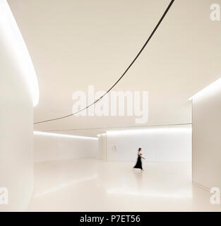 Leere galerie Interieur. MAAT, Lissabon, Portugal. Architekt: A LA, 2016. Stockfoto