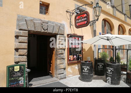 Dubliner Irish Pub, teyn Hof (Týnský Dvůr, aka Ungelt), Staré Město (Altstadt), Prag, Tschechien (Tschechische Republik), Europa Stockfoto