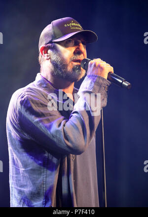 Johannes Bischof, Loyle Carner, Patti Smith, Eric Cantona und The Libertines (Peter Doherty und Carl Barat) führen im Roundhouse zur Hoffnung für Palästina Nächstenliebe am Montag, 4.Juni 2018 (Fotos von Ian Denergieanlagen/WENN) Mit: Eric Cantona Wo: London, Großbritannien Wann: 04 Jun 2018 Credit: WENN.com Stockfoto