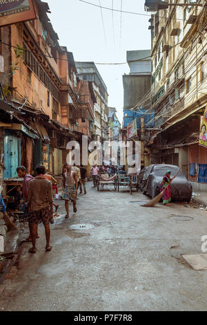 Mai 27,2018. Kolkata, Indien. Am frühen Morgen Blick auf die Gasse von Kolkata Stadt. Stockfoto