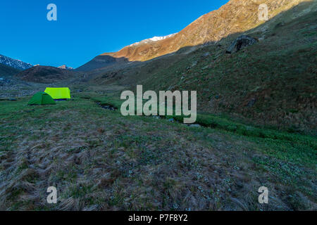 Camping in Chitkul Dorf Trek, Himachal Pradesh Stockfoto