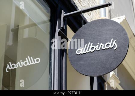 Äußeres Zeichen der Allbirds popup Store unter Hotaling, Jackson Street, San Francisco, CA, USA. Stockfoto