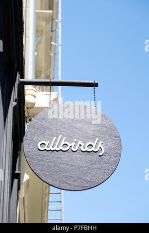 Äußeres Zeichen der Allbirds popup Store unter Hotaling, Jackson Street, San Francisco, CA, USA. Stockfoto