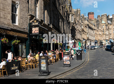 Blick auf die Altstadt Cockburn Street in der Altstadt von Edinburgh, Schottland, Großbritannien Stockfoto