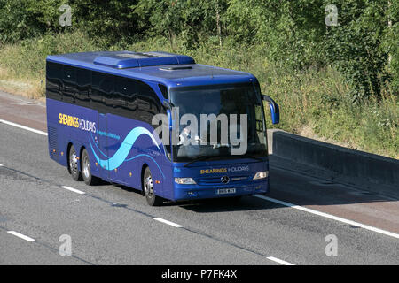 Shearings Ferienbustour, Busrouten, Schulverträge, private Vermietung, Tagesausflüge und Passagierurlaube auf der M6 in Lancaster, Großbritannien Stockfoto