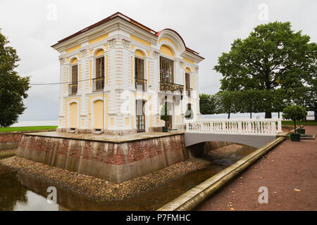 Hermitage Pavillon in unteren Park, Schloss Peterhof Außenanlagen und Gärten, Petergof, Sankt-Petersburg, Russland Stockfoto