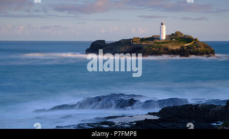 Godrevy Leuchtturm, godrevy Godrevy Leuchtturm auf der Insel und die Bucht von St Ives, Cornwall, England, Großbritannien Stockfoto