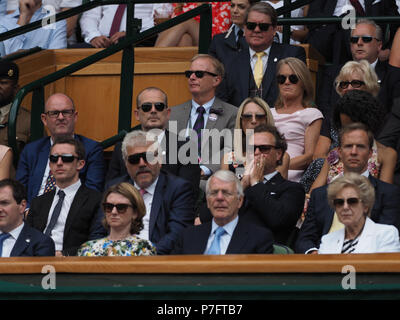 London, Großbritannien. 05. Juli 2018. Gäste nehmen an Tag vier der Wimbledon Tennis Meisterschaften bei den All England Lawn Tennis und Croquet Club am 5. Juli 2018 in London, England: Gäste Credit: Hoo Me.Com/Media Puch/Alamy leben Nachrichten Stockfoto