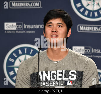 Shohei Ohtani der Los Angeles Angels nimmt an einer Pressekonferenz nach dem Major League Baseball Spiel gegen die Seattle Mariners at Safeco Field, Seattle, Washington, United States, 3. Juli 2018. Quelle: LBA/Alamy leben Nachrichten Stockfoto
