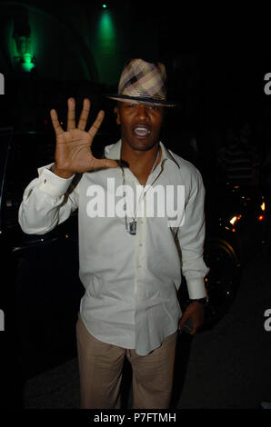 MIAMI BEACH - FL - 02 Januar, 2005; Jamie Foxx verbringt ein heißes Wochenende mit einer unbekannten Frau in South Beach: Jaime Foxx Stockfoto