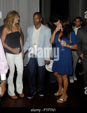 MIAMI BEACH - FL - Juni 24, 2007; Jamie Foxx verbringt ein heißes Wochenende mit unbekannter Blondine am South Beach Hotel; Das Paar wurde an der Bombay Sapphire beschmutzt präsentiert das 19. Loch Party in der blauen Tür, im Delano Hotel in South Beach: Jamie Foxx Stockfoto