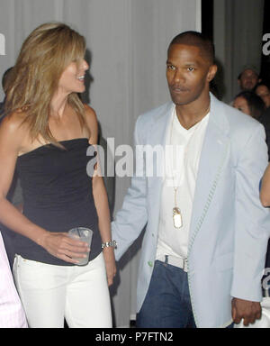 MIAMI BEACH - FL - Juni 24, 2007; Jamie Foxx verbringt ein heißes Wochenende mit unbekannter Blondine am South Beach Hotel; Das Paar wurde an der Bombay Sapphire beschmutzt präsentiert das 19. Loch Party in der blauen Tür, im Delano Hotel in South Beach: Jamie Foxx Stockfoto