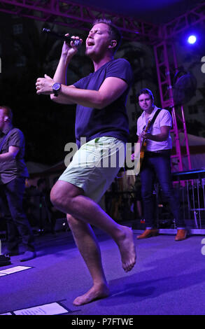 Las Vegas, NV, USA. 5. Juli 2018. 05. Juli 2018 - Las Vegas, Nevada - Scotty McCreery. Scotty McCreery startet das Land Cabana Konzertreihen im Flamingo Pool gehen. Photo Credit: MJT/AdMedia Credit: Mjt/AdMedia/ZUMA Draht/Alamy leben Nachrichten Stockfoto